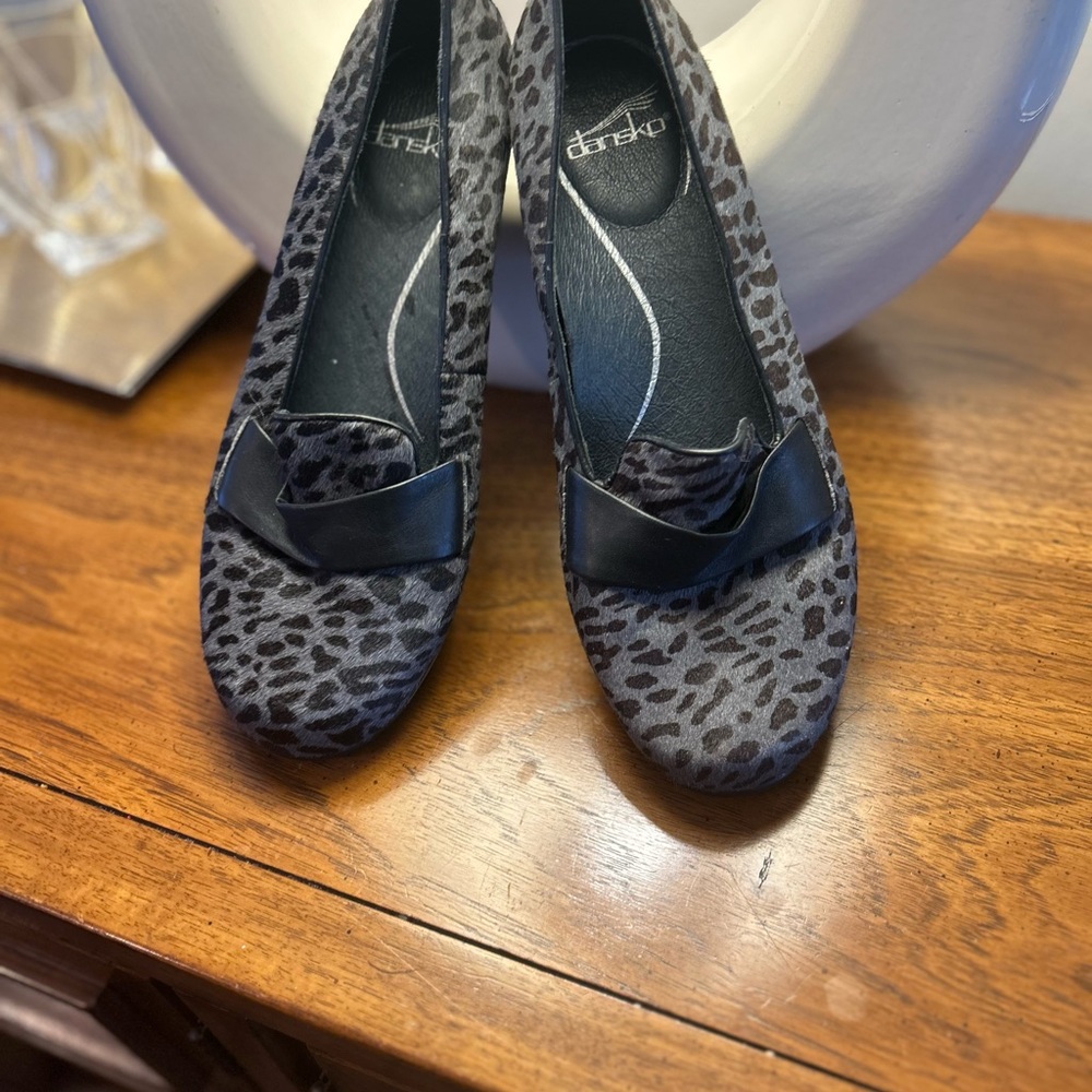 Dansko Women's Gray Leopard Print Loafers